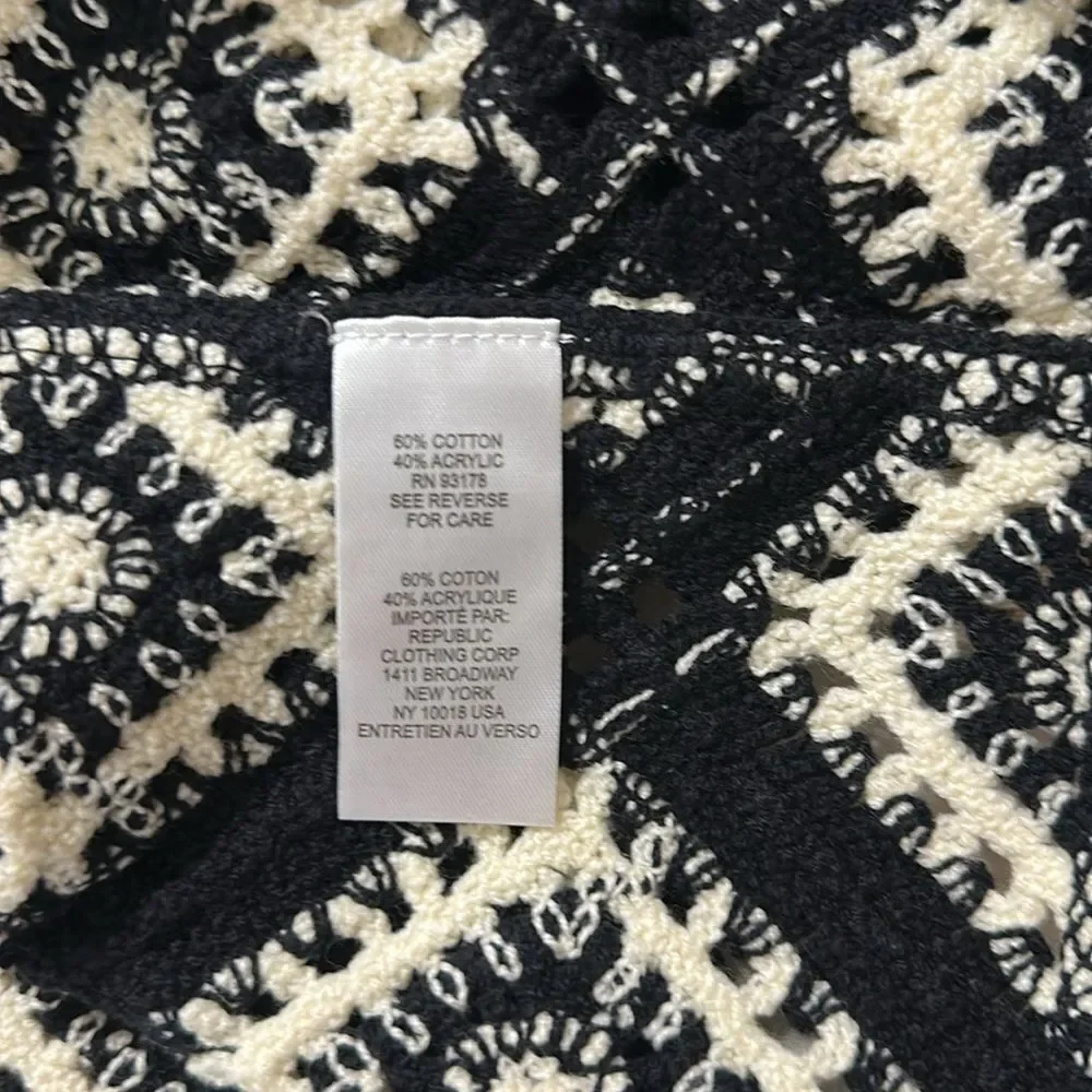 ELIE TAHARI XS S M Black Ivory Diamond Square Crochet Long Sleeve Top